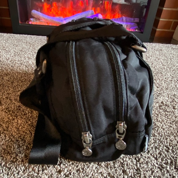 EUC - Woman's Oakley Purse - Black - Picture 4 of 11